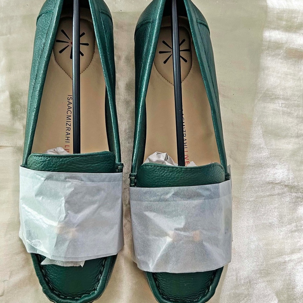 LOAFERS, ISAAC MIZRAHI, LADIES 8W, FOREST GREEN CALF LEATHER, TASSLES ON EACH
